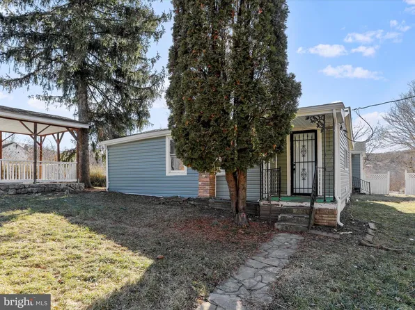 32 Bullett Aly, Paw Paw, WV 25434