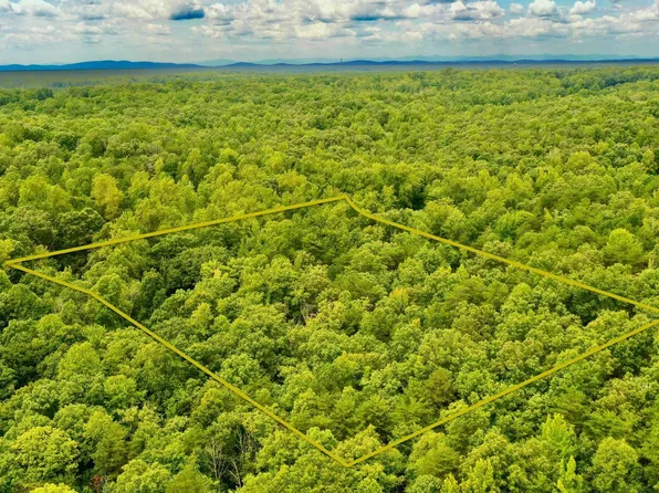 Foxbrook Ln, Louisa, VA 23093