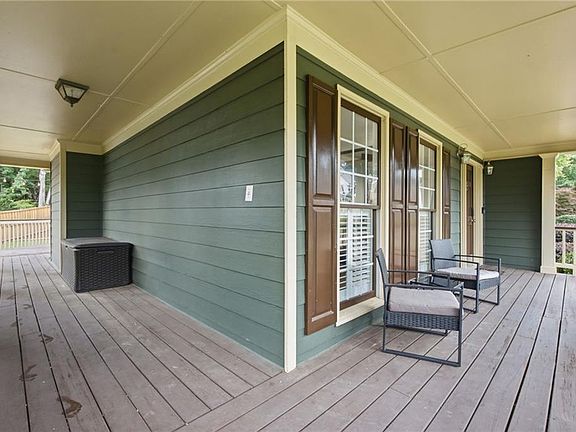 5th image of 615 Braidwood Dr NW