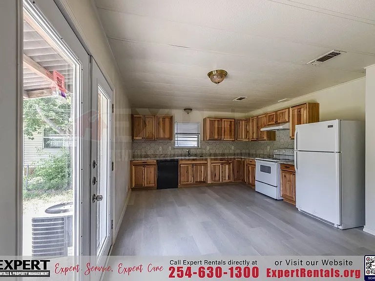 1402 Elyse Dr — Photo 9
