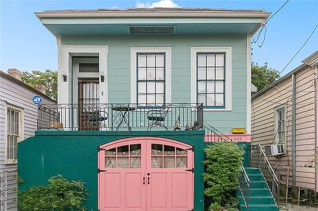 1st image of 919 Clouet St