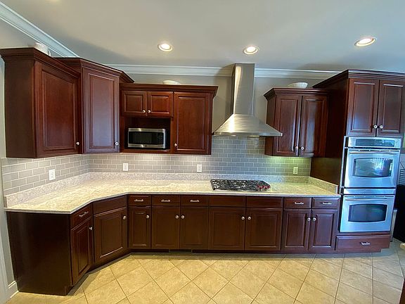 5th image of 210 Flagstone Dr NE