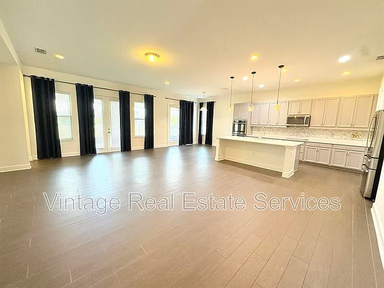 4645 Butler National Dr — Photo 11