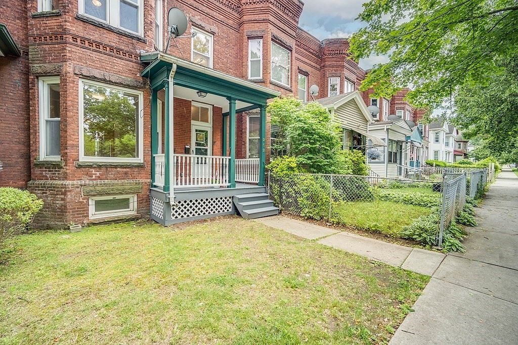 252 Walnut St, Holyoke, MA 01040 Zillow