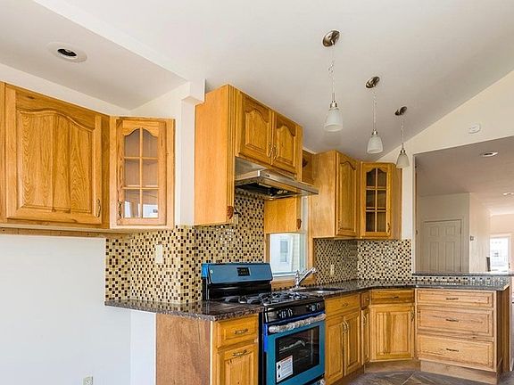 4th image of 96 Nd Williamson St