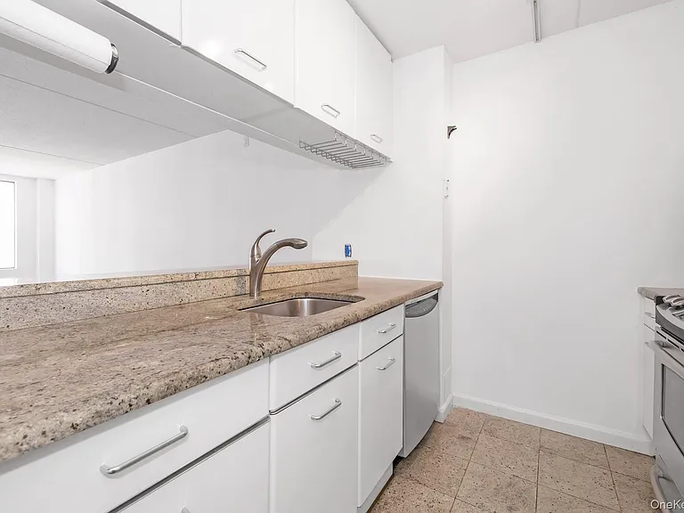 4 Martine Ave #1120 — Photo 10