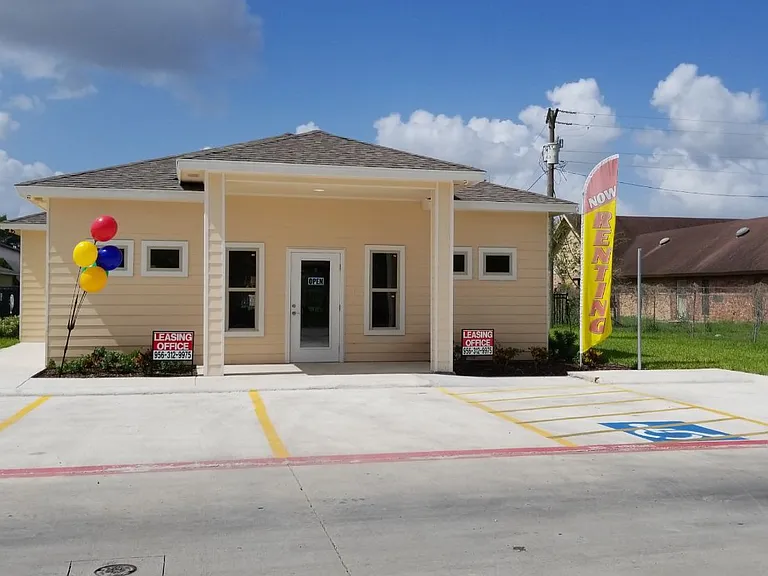 Calli Village Apartments — Photo 31