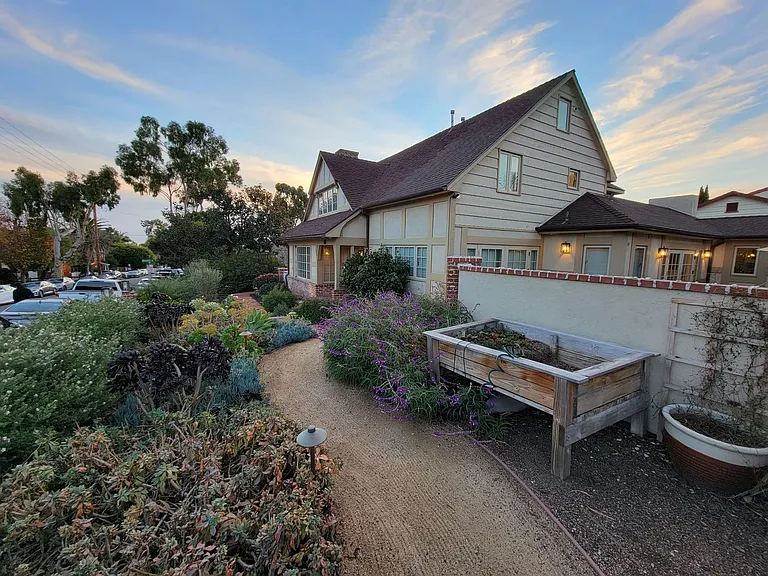 360 Aster St — Photo 56