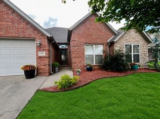 321 Essex Way, Centerton, AR 72719