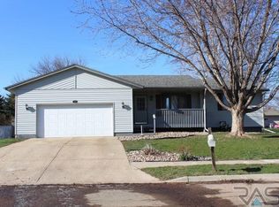 208 E 6th St, Hartford, SD 57033