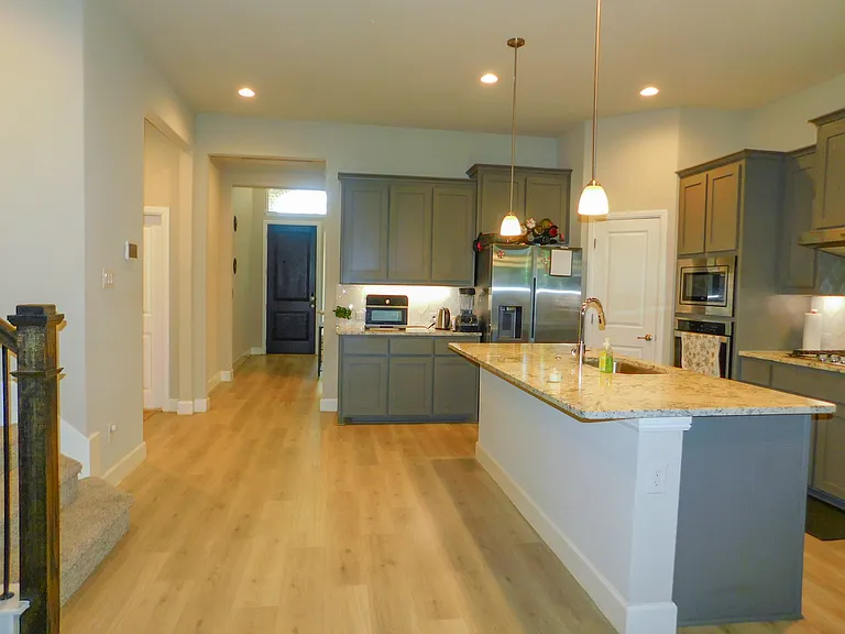 1021 Pitch Pine St — Photo 6