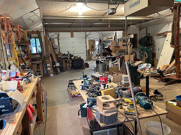 5th image of 301 Lark Dr