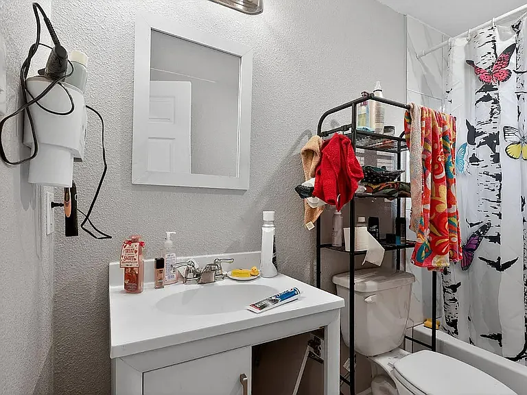 511 W Orange St — Photo 25