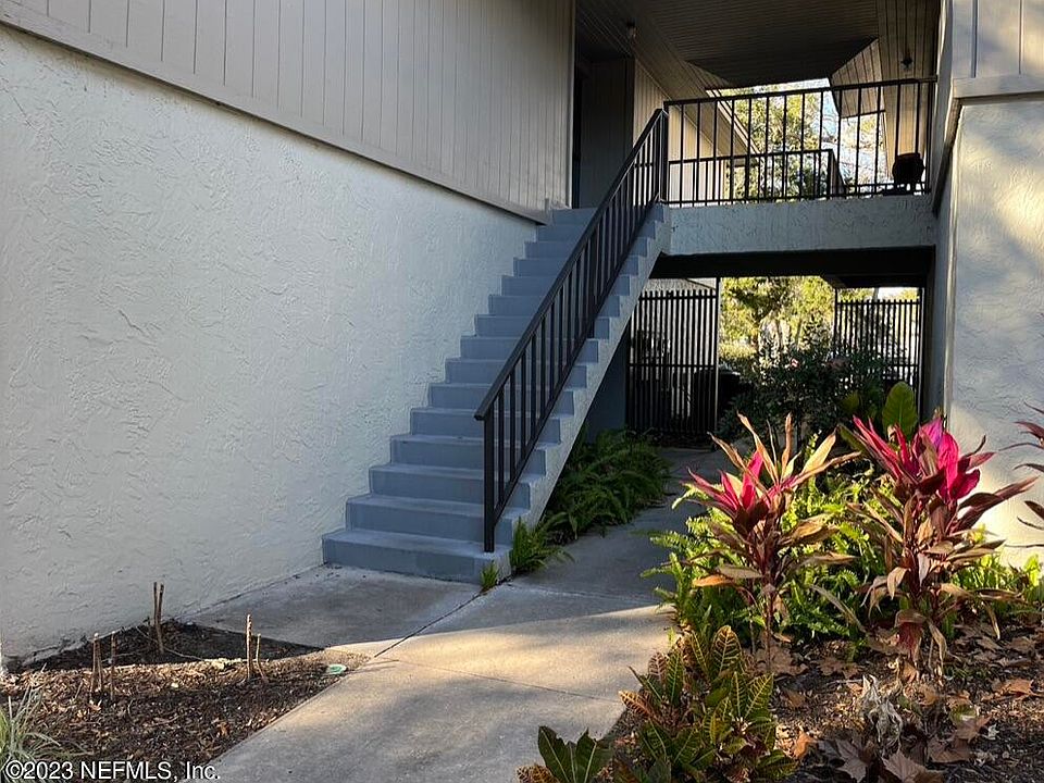 1st image of 3 CASTANIA Court