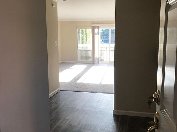 3rd image of 1235 Jefferson Ave APT 108