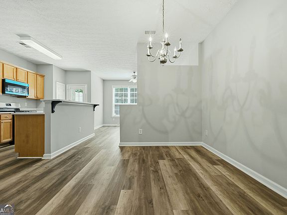 3rd image of 1622 Jackson Way
