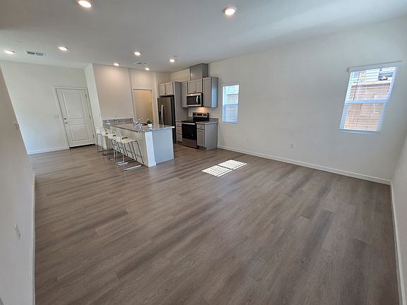 3rd image of 5720 Molino Cir