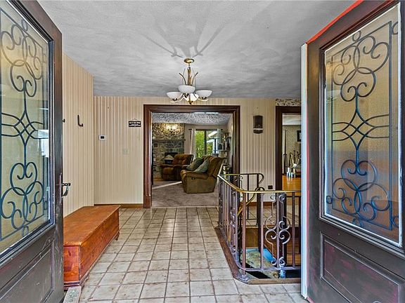 3rd image of 17 Garwaine Dr