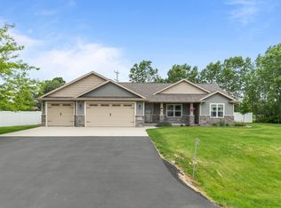 1505 Woods Edge Ln, Neenah, WI 54956