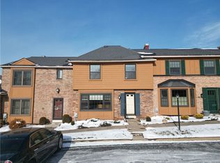 28 Georgetown Ln, Fairport, NY 14450