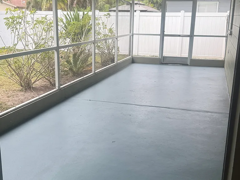 huge screened in lanai