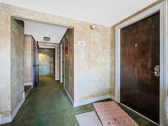 5th image of 212 Sandwich St #11