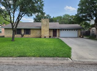 117 Larkspur Dr, Uvalde, TX 78801