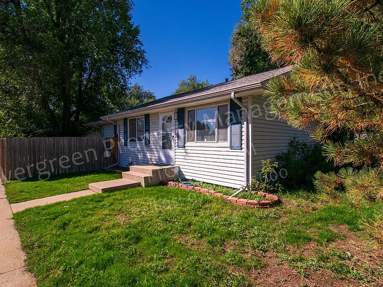 121 Buckingham St — Photo 1