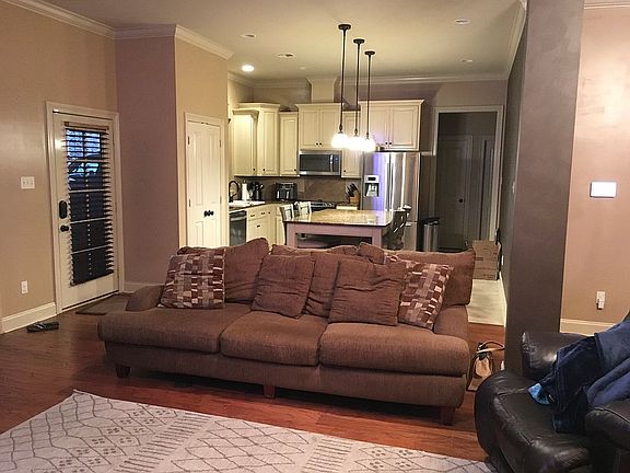 5th image of 209 Hillbrooke Dr