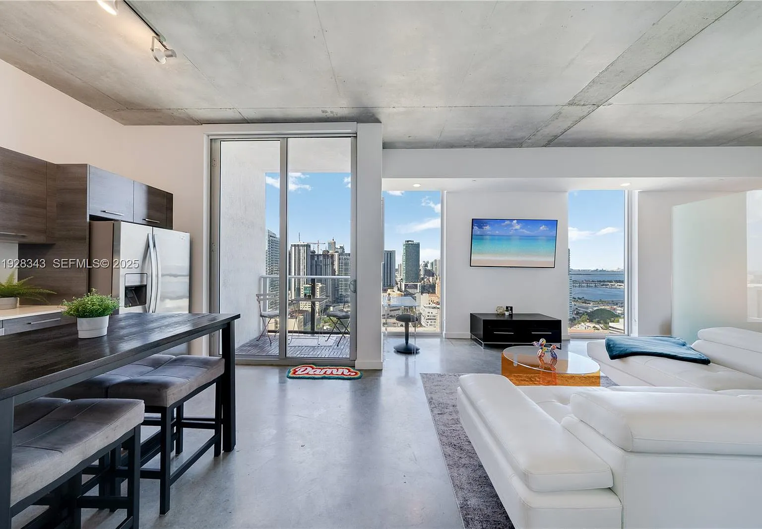Centro Condo — Photo 1