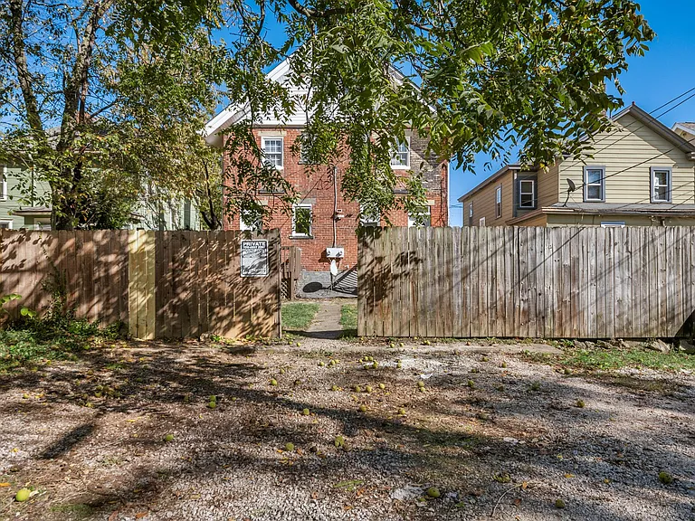 2245 Summit St #2 — Photo 38