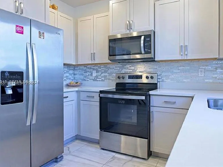 1056 SE 23rd Ave #1056 — Photo 3