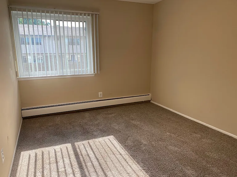 Rochester Square Apartments — Photo 30