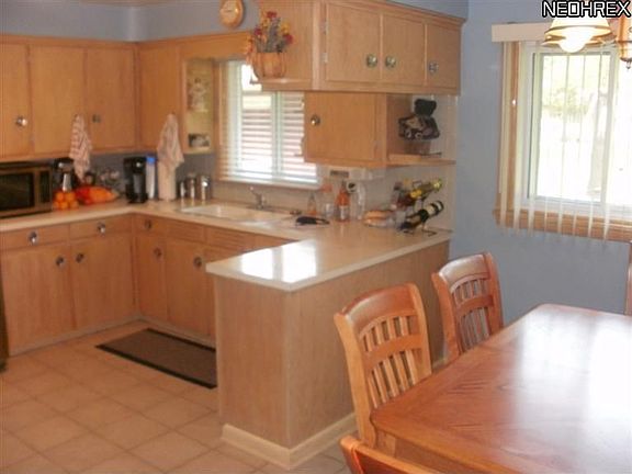 3rd image of 129 Evans Ave