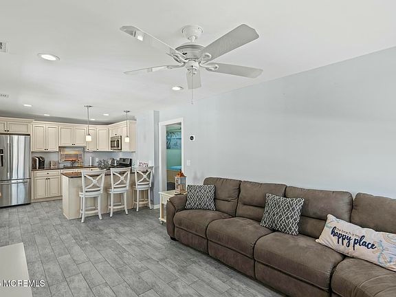 3rd image of 404 Bay Boulevard #6