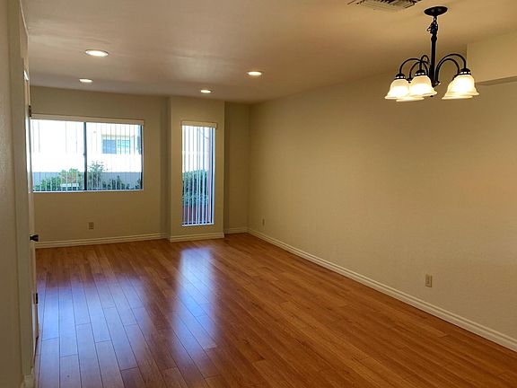 5th image of 338 W Wilson Ave APT 11