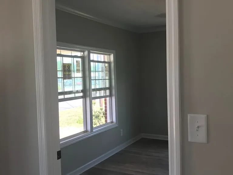 904 Snow St — Photo 8