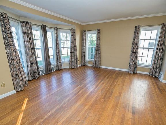 3rd image of 1219 S Belvoir Blvd