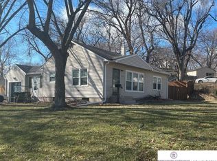 702 N 77th Ave, Omaha, NE 68114