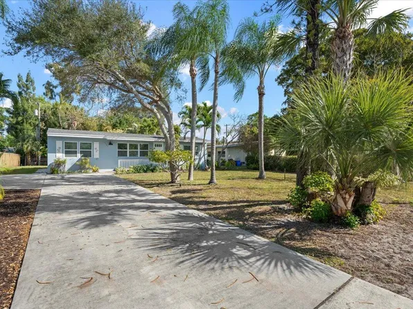 2585 Lorraine Ct, North Palm Beach, FL 33403