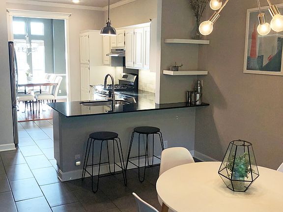 Open kitchen / dining areas