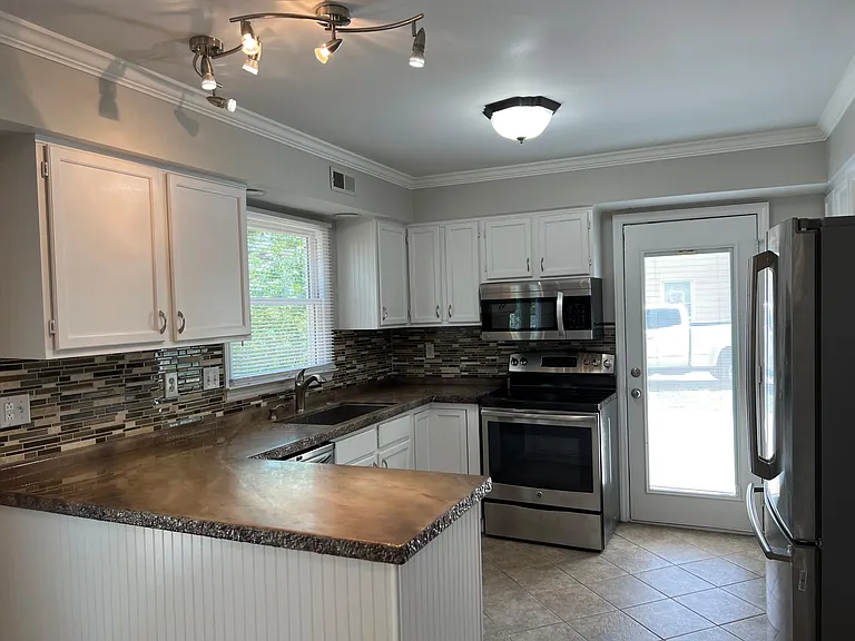 11724 Apleby Ln — Photo 12