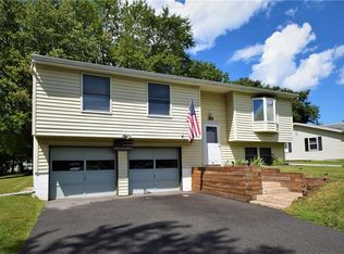 30 Meeting House Dr, Rochester, NY 14624