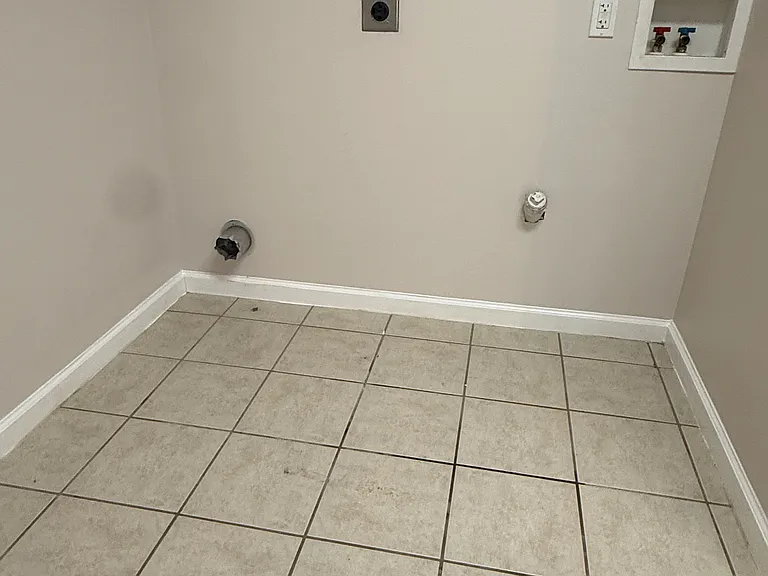 3925 Clematis St — Photo 8