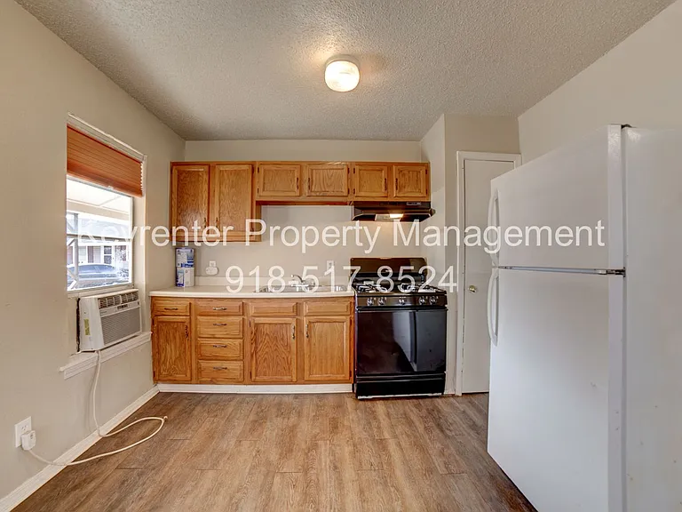 W Haskell St Triplexes — Photo 7