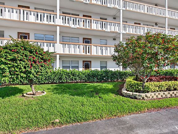 3rd image of 1017 Cornwall