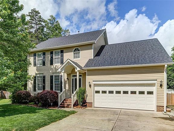 3rd image of 3005 Southhampton Dr
