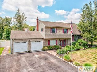 8 Sefton Cir, Piscataway, NJ