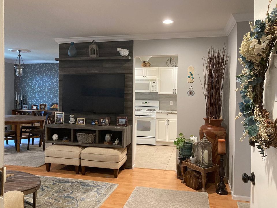 1st image of 190 Parkside Dr
