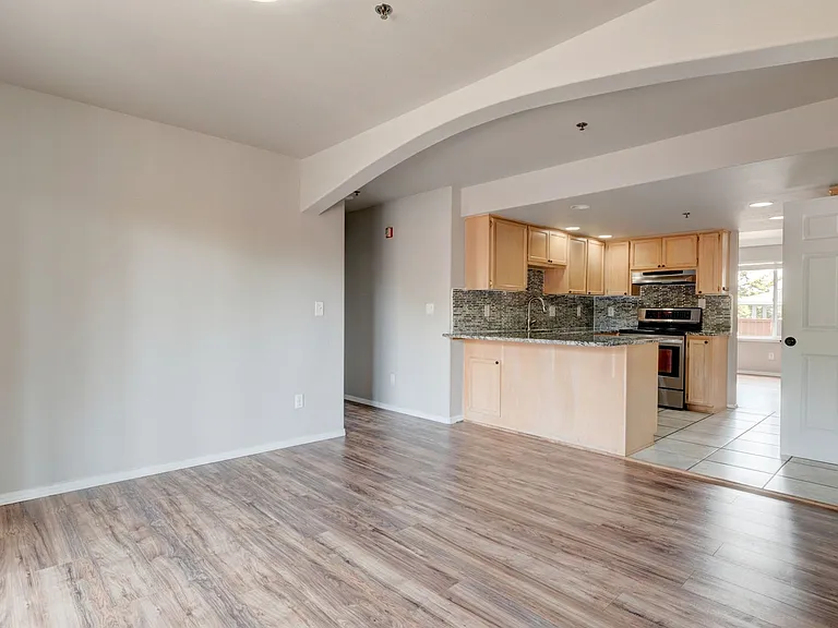 300 N Oak Harbor St #C102 — Photo 3
